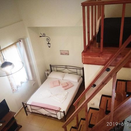 Deili Studio Loft Kalamata Bagian luar foto